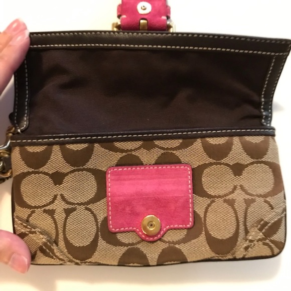 Coach Logo Buckle Wristlet Clutch EUC - Picture 2 of 6